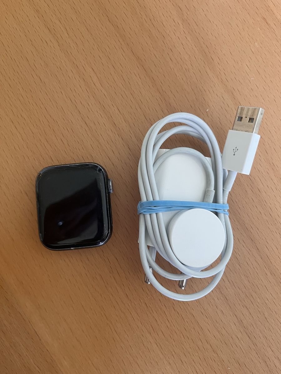 Apple Smartwatch: Apple Watch SE mit GPS + Cellular – Usato da Bürglen TG venduto da Ghost84