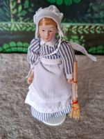 Hübsche Puppenstubenpuppe aus Porzellan, Küchefee,Köchin,neu