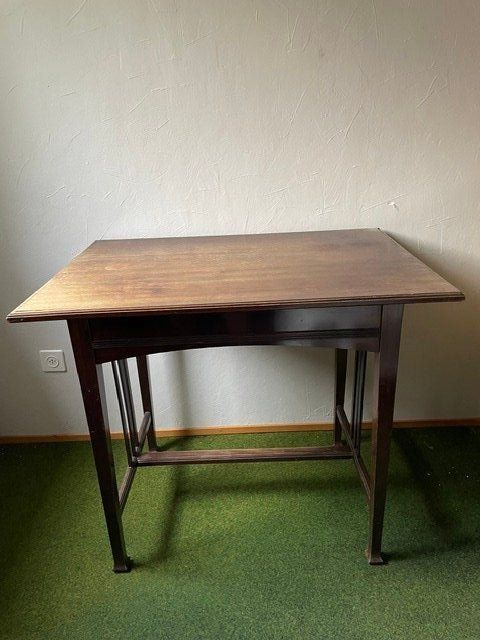 Set de table et chaises: Antikes Ensemble 1Schränkli, 1Tisch, 2 Stühle – D'occasion à Luzern par So_5217 4