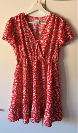 Sommerliches Blümchenkleid von Amisu, Grösse 36, Top!