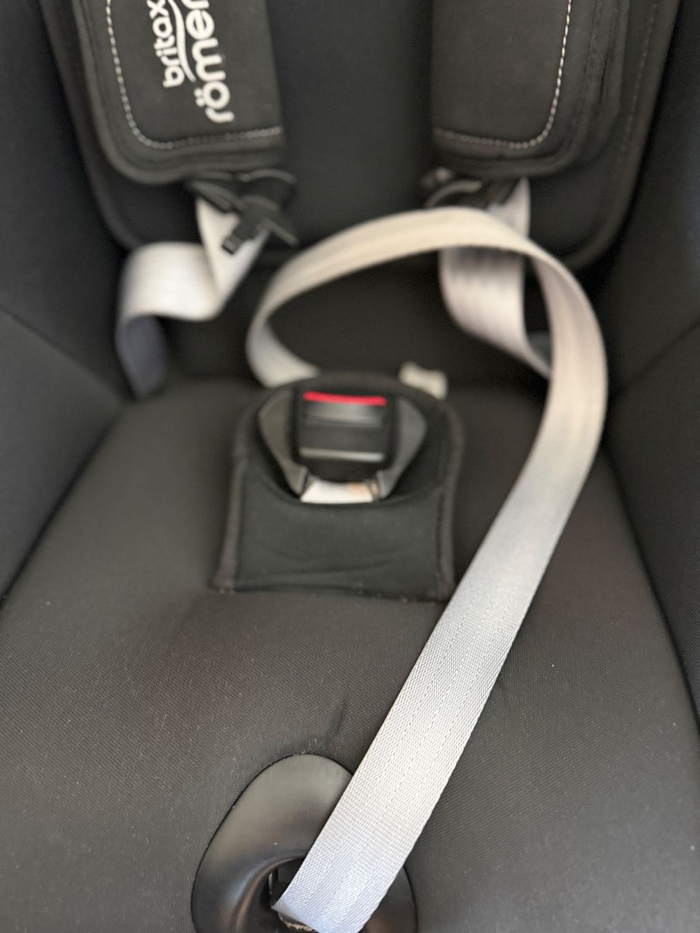 Britax Römer Sièges auto: Britax Römer Dualfix M i-Size – D'occasion à Schwerzenbach par Le_roy 2