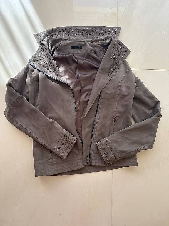 Giacche: Veste beige en imitation daim taille S – Nuovo (secondo la descrizione) da Chêne-Bougeries venduto da Luke17