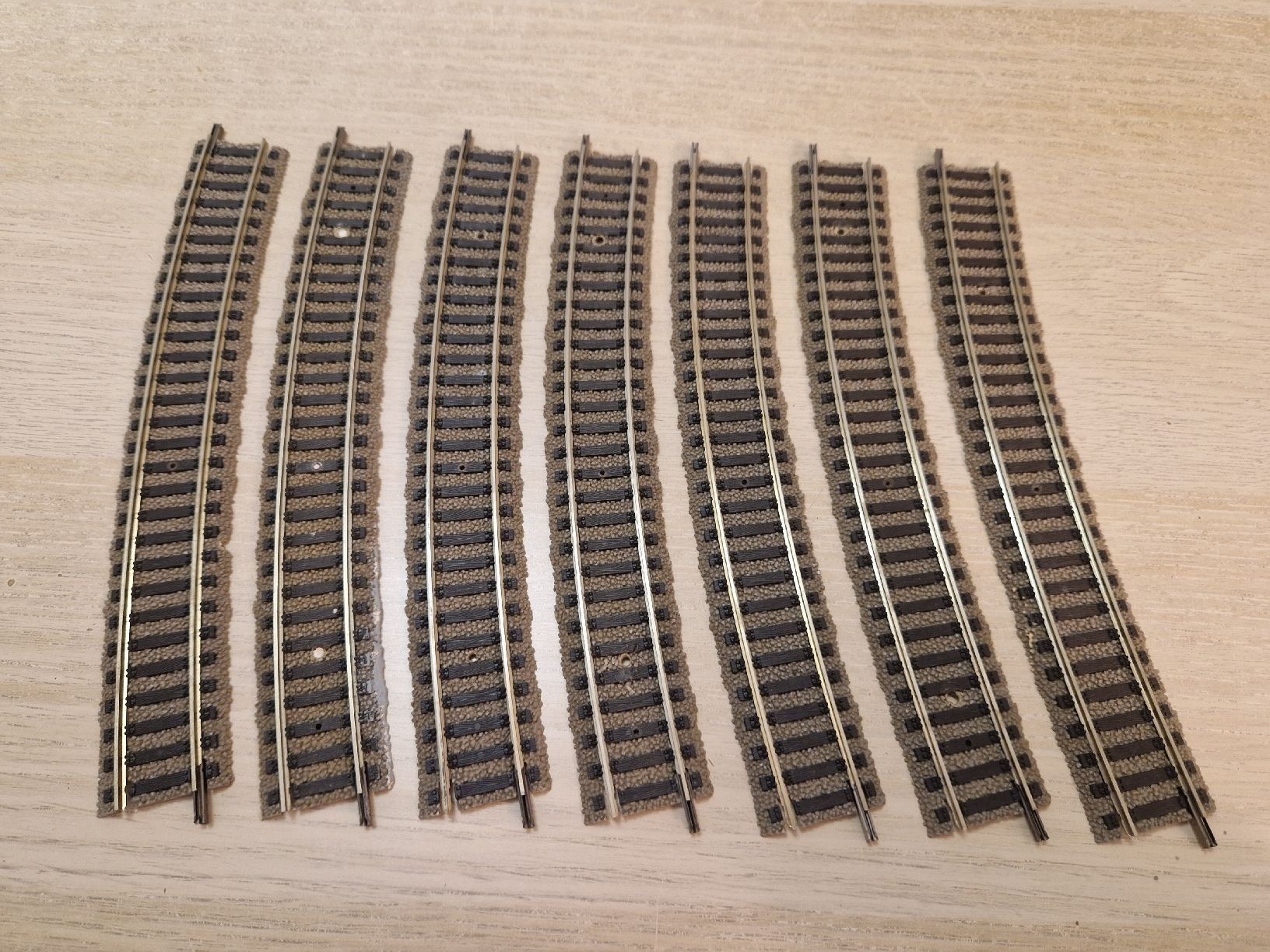 Fleischmann Modellini di ferrovie: Fleischmann 7 x 6138 Gebogenes gleis H0 – Usato da St-Aubin-Sauges venduto da Lo_Go