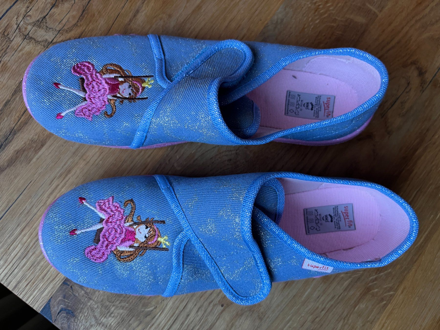 Superfit Schuhe für Mädchen: Finken Hausschuhe Gr. 35 – Neu (gemäss Beschreibung) aus Bonstetten von wieselflora