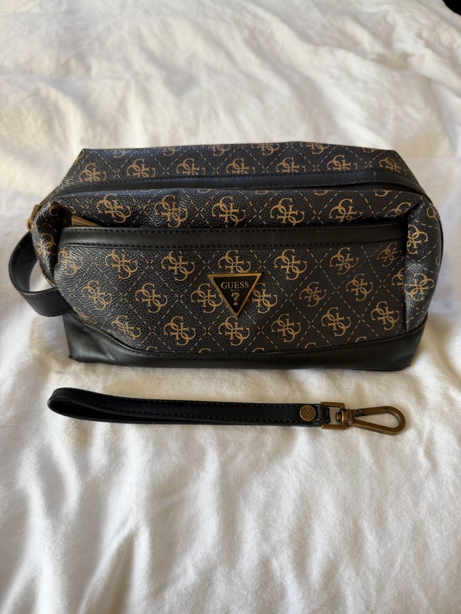 Guess Kosmetikkoffer: Guess Neccesaire Original – Neu (gemäss Beschreibung) aus Tennwil von Zaylaaa