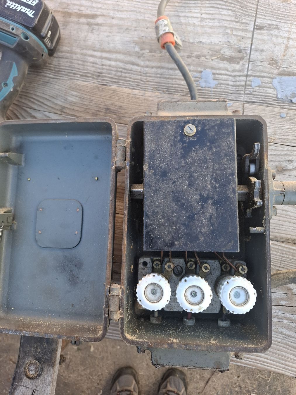 Composants électroniques: Antik Motoren Schalter  – D'occasion à Lotzwil par Evivalacurva 2
