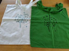 Handmade 2 Stofftaschen weiss und grün neu