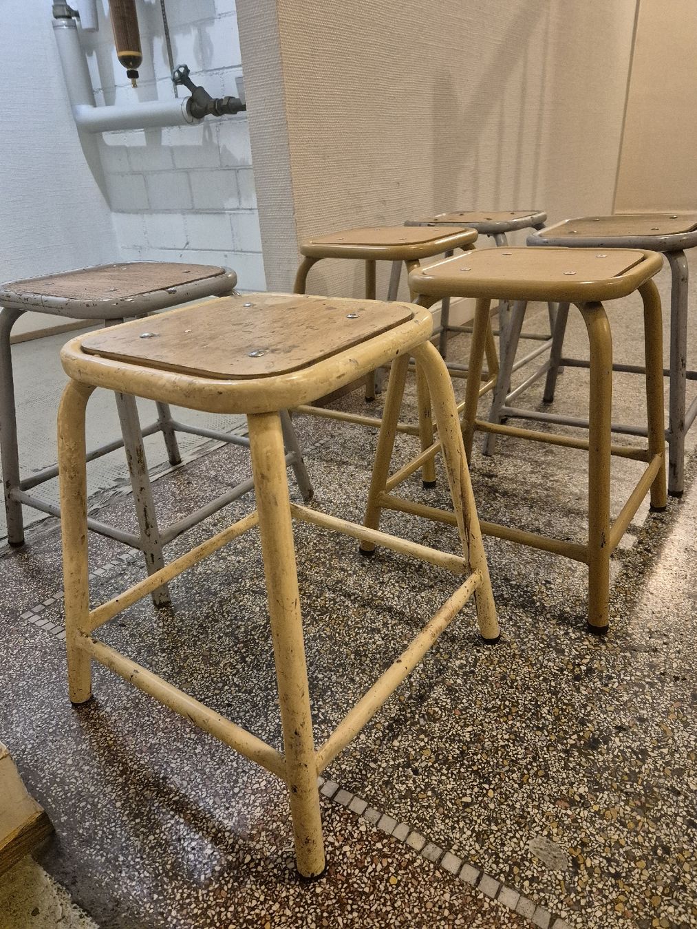 Sgabelli: Lot, 6Stk. Industry Hocker – Usato da Basel venduto da Gaianed 3