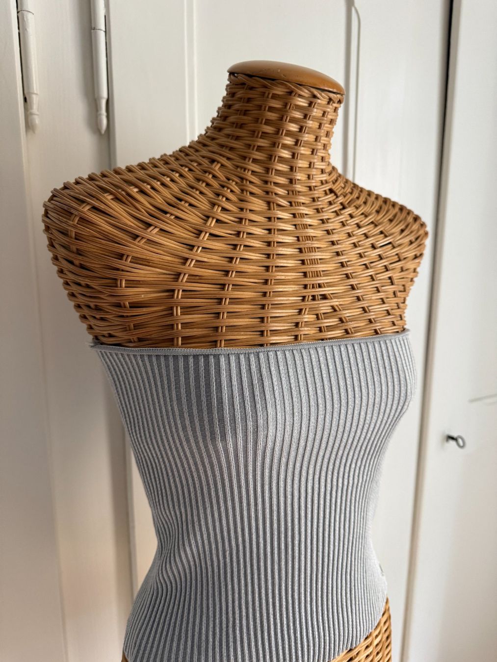 Pull&Bear Tops: PULL&BEAR - Bandeau-Top hellgrau gerippt M – D'occasion à Zürich par Diazaio 1