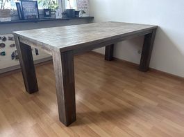 Esstisch aus Holz