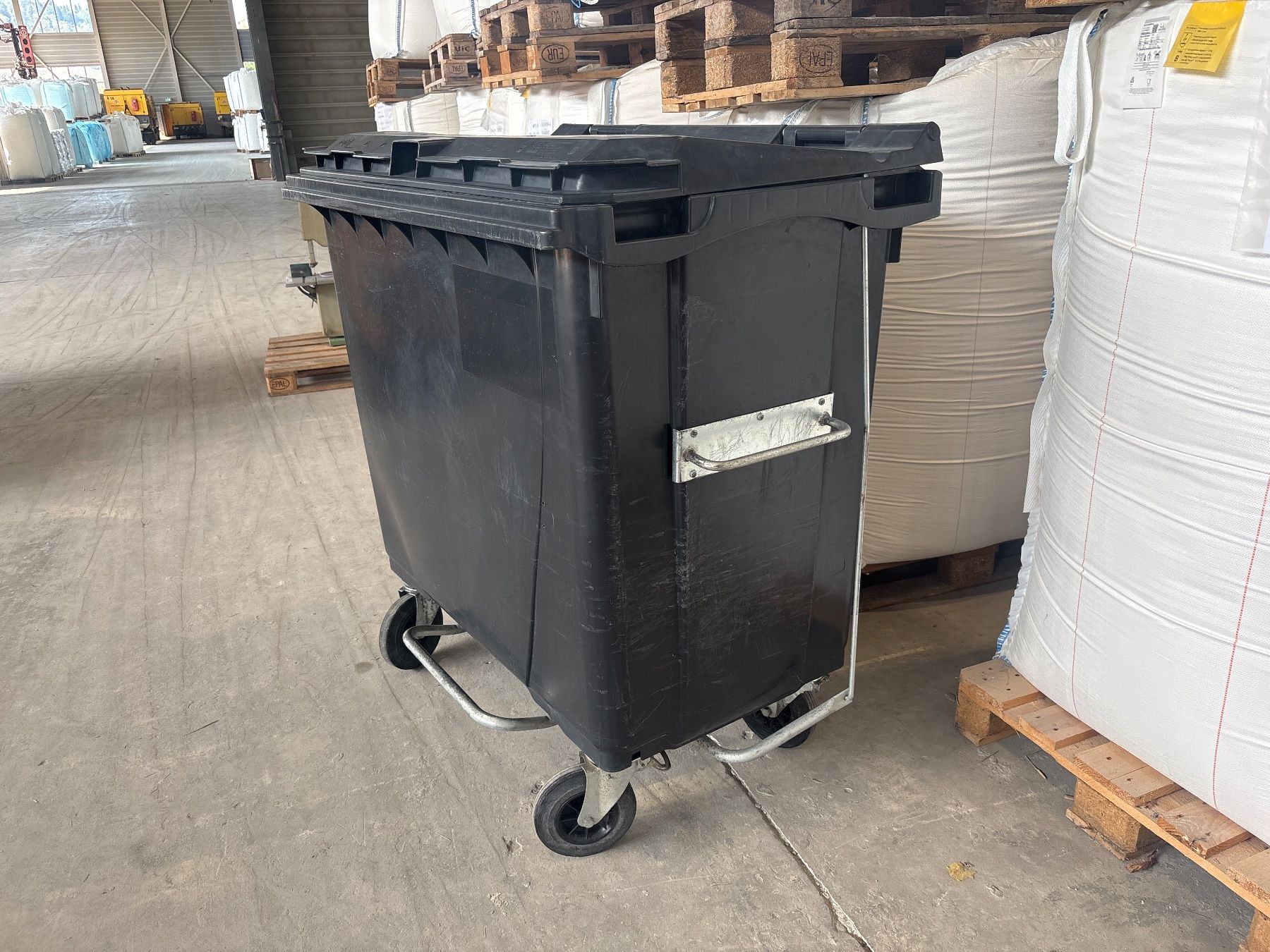 Sonstiges für Büro & Gewerbe: Container Abfallcontainer Kunststoff 6221 Rickenbach – Neu (gemäss Beschreibung) aus Emmenbrücke von Plan-C-Liquidationen 1