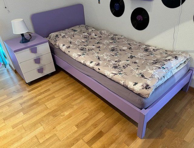 Betten: Chambre d'enfant/ado fille mauve/blanche – Gebraucht aus Senarclens von CESCA13