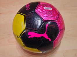 Puma Fussball Grösse 5, Pink/Schwarz - Neuwertig!