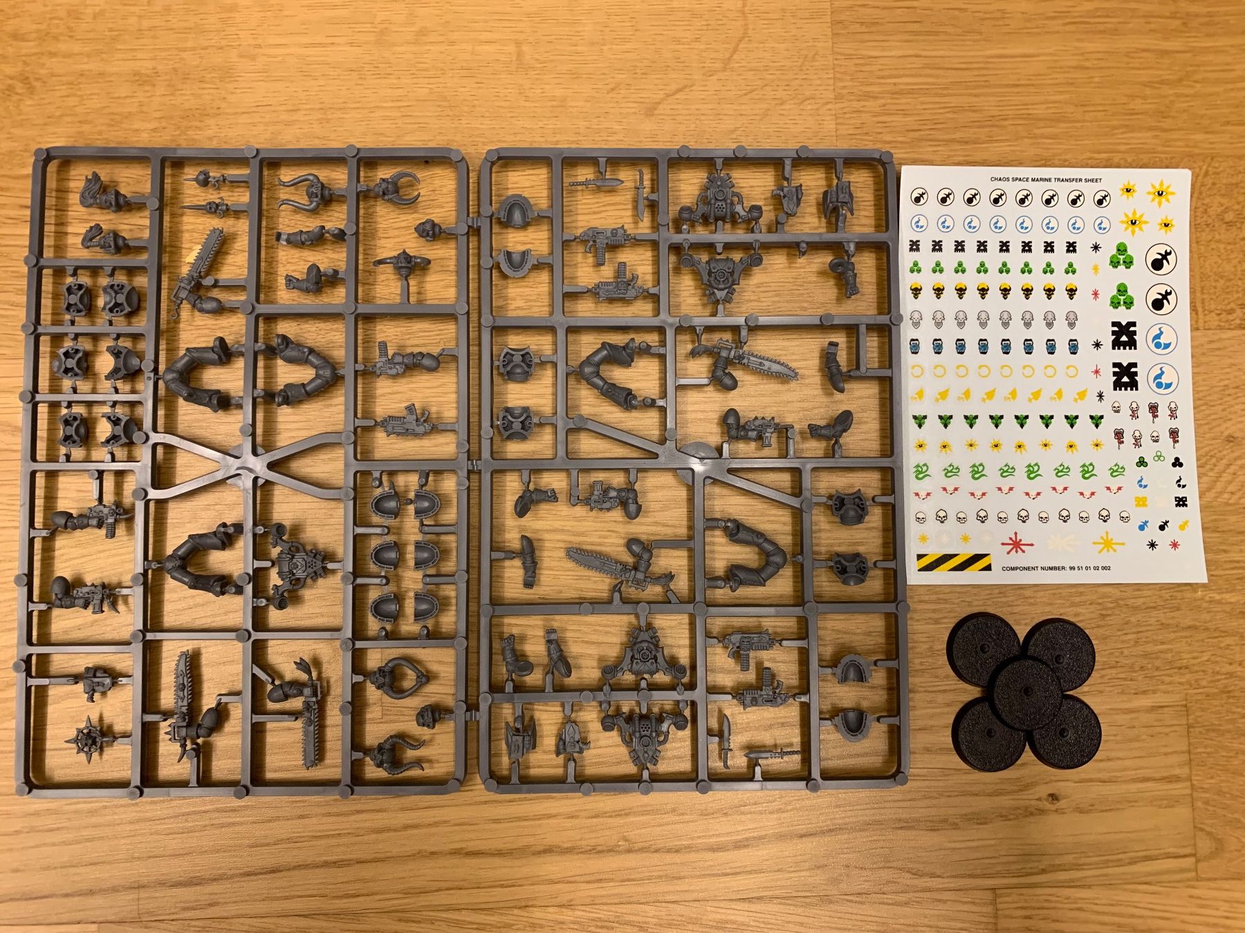 Statuette: Warhammer 40000 Chaos Space Marines – Nuovo (secondo la descrizione) da Winterthur venduto da Compiorg