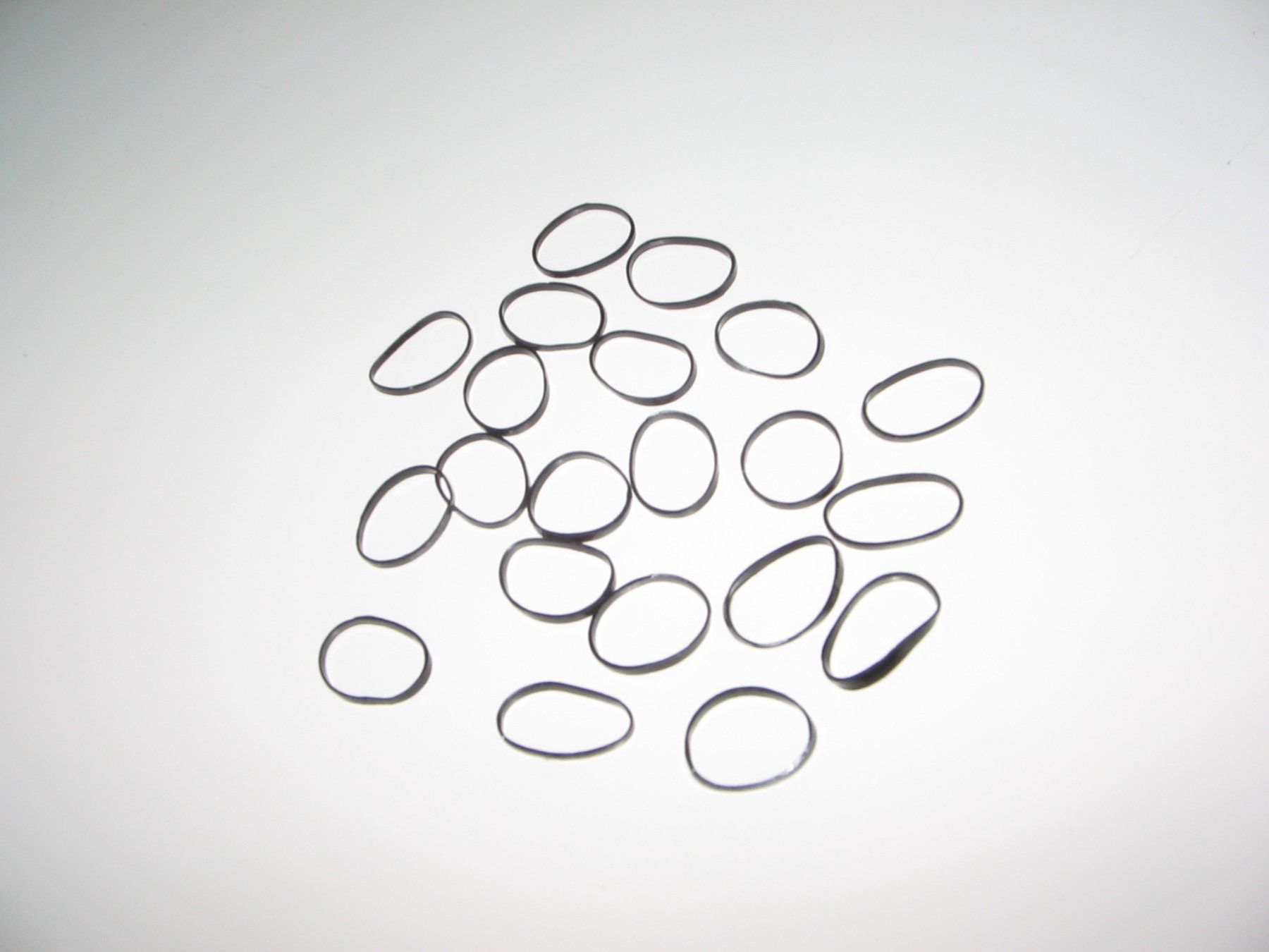 Accessori per capelli: 20 kleine schwarze Haargummis – Nuovo (secondo la descrizione) da Flamatt venduto da Tattoo18