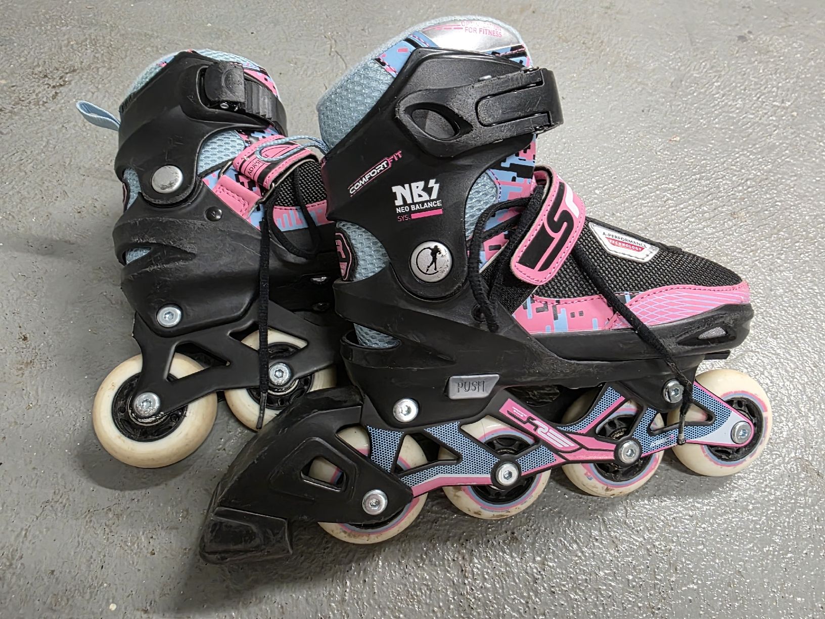 Pattini in linea & Pattini a rotelle: SFR Pixel Rollschuh Grösse 29-33 gebraucht – Usato da Oberentfelden venduto da Gwundernaaase