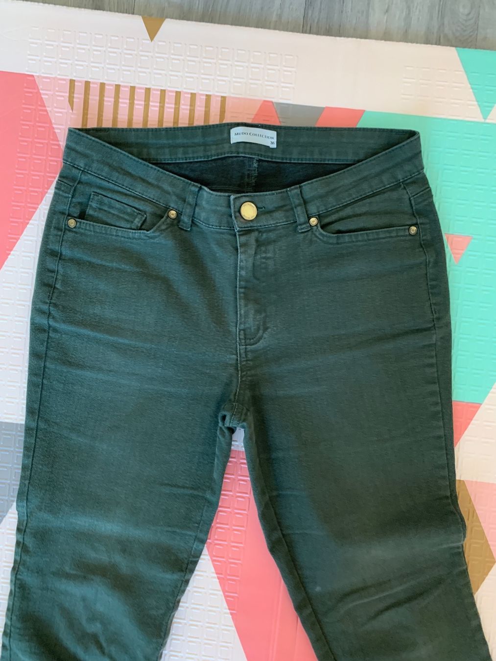 Jeans: Dunkelgrün Damen Jeans – Usato da Schlieren venduto da tug_568r