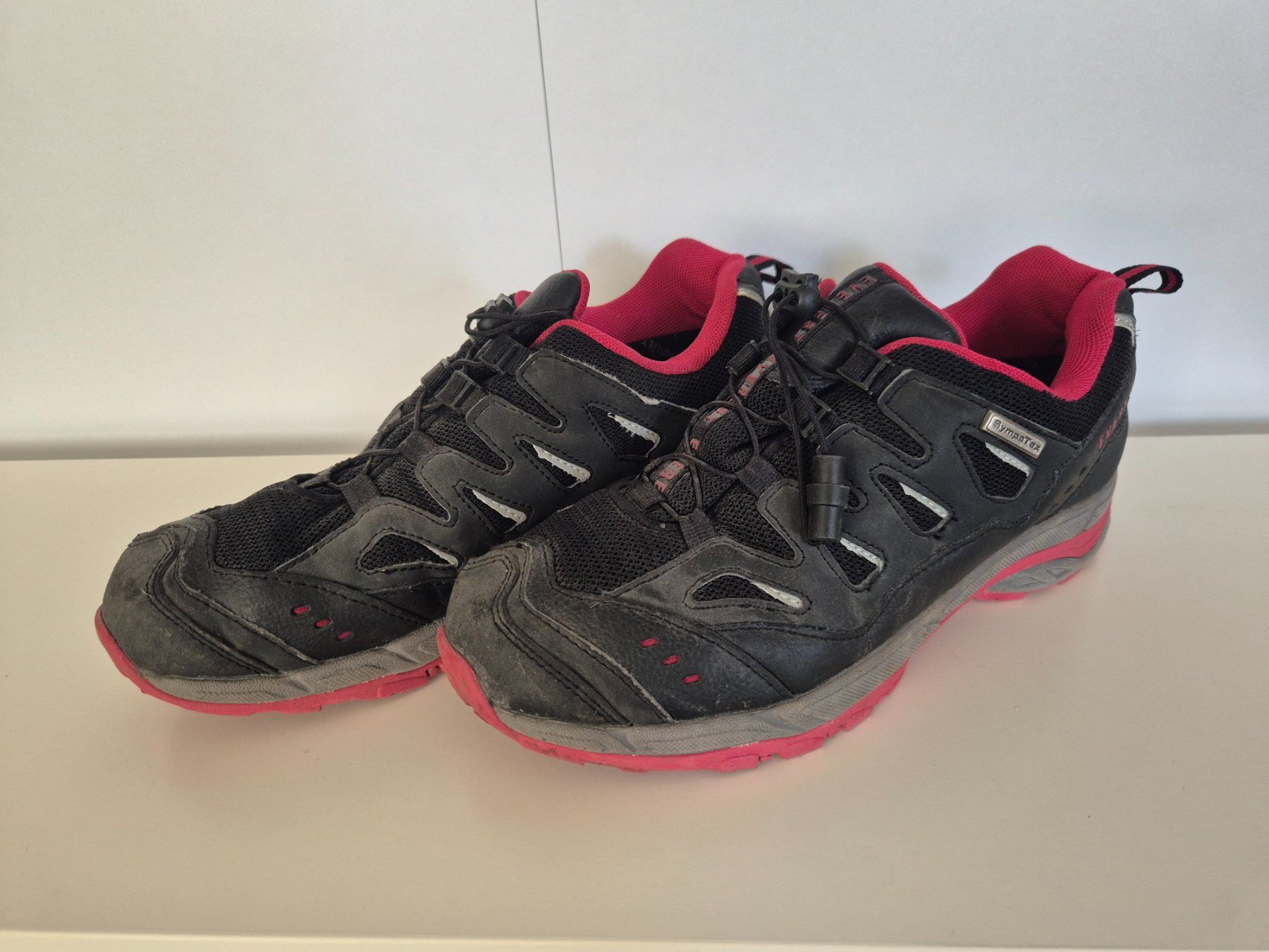 Scarpe da uomo: Wanderschuhe/ Trekkingschuhe 38 – Usato da Meggen venduto da Orrinka20