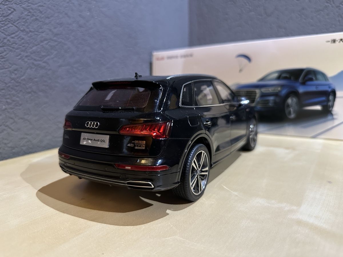 Audi Modellini d'auto: AUDI Q5L 1/18 Paudi – Usato da Monthey venduto da gla_jw8q 2