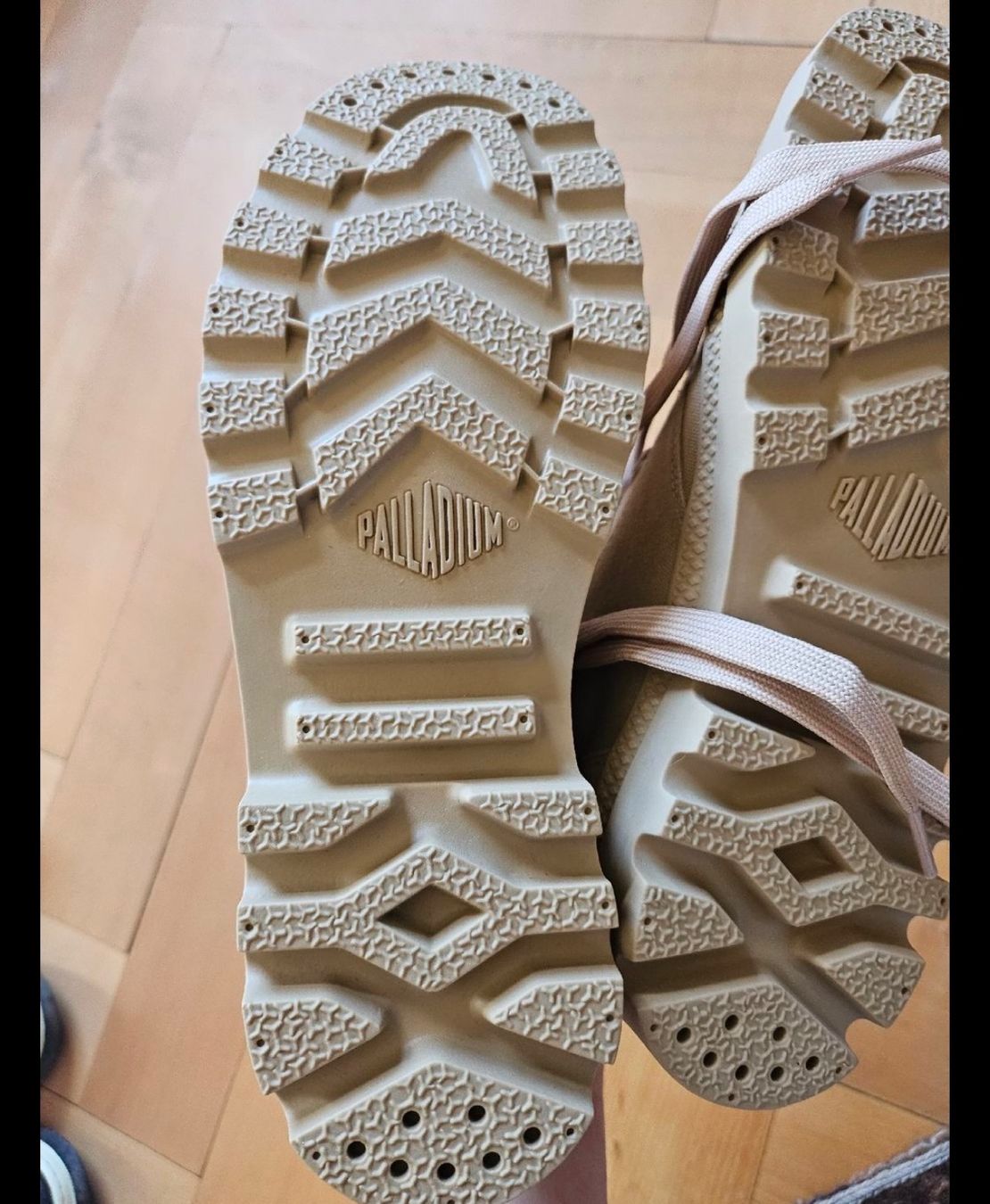 Palladium Scarpe da donna: Palladium Sneakers – Nuovo (secondo la descrizione) da Neuchâtel venduto da ClosetSwap 2