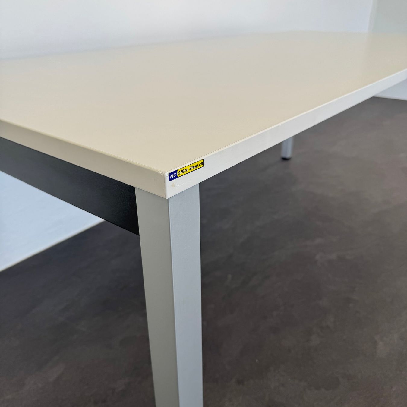 Embru Scrivanie: Embru eQ Vierbeintisch 2000x900 mm – Usato da Schönenwerd venduto da mcofficeshop 6