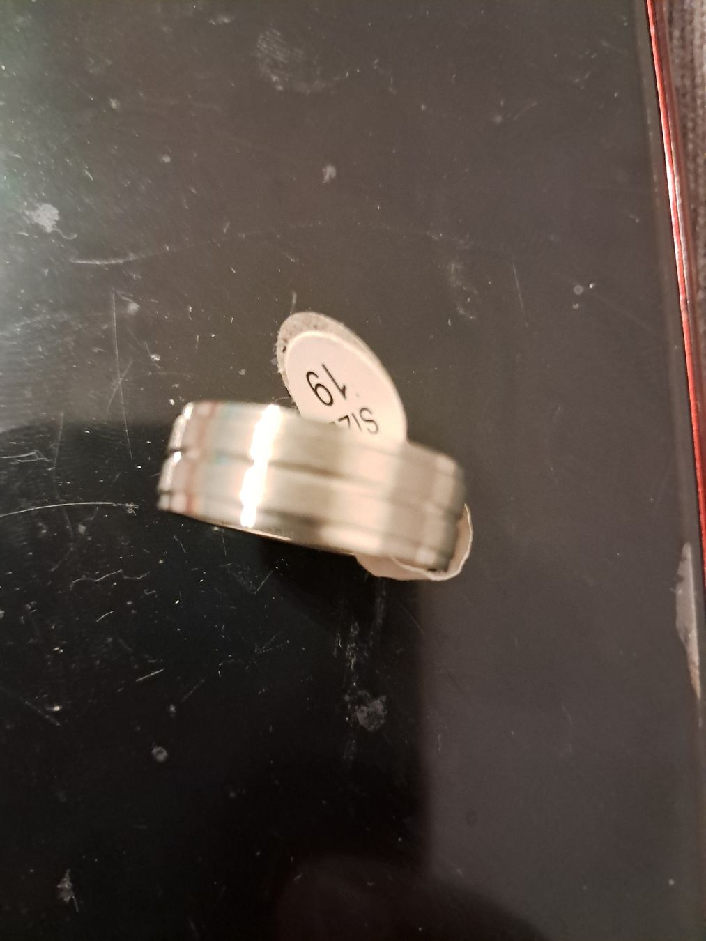 Anelli: Silberfarbener Ring, Grösse 19 - Zeitloser Schmuck! – Nuovo e nell'imballaggio originale da Bassersdorf venduto da Hyri.i 1