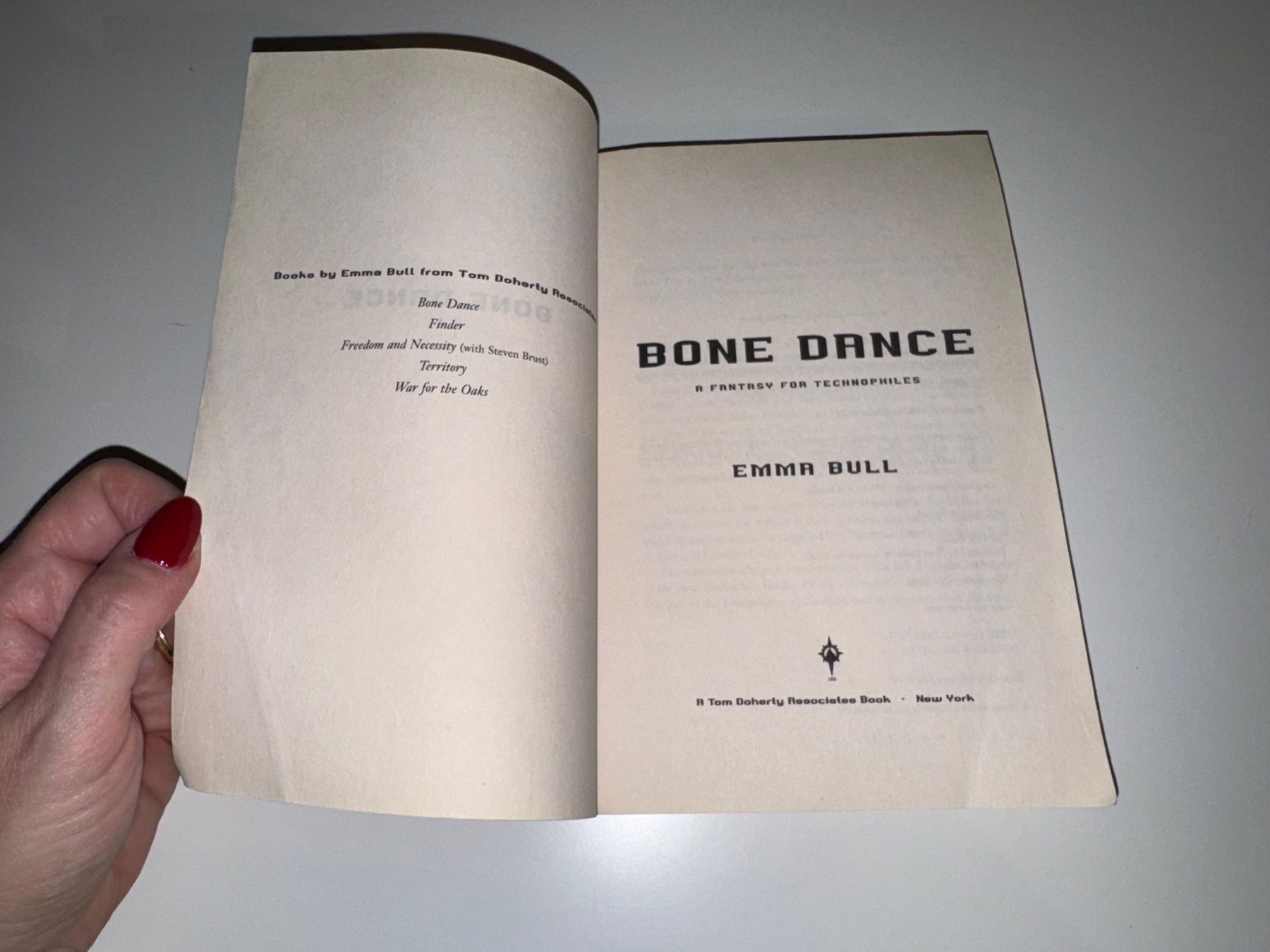 Libri: NOVEL: Emma Bull, Bone dance – Usato da Grosswangen venduto da English_books 2