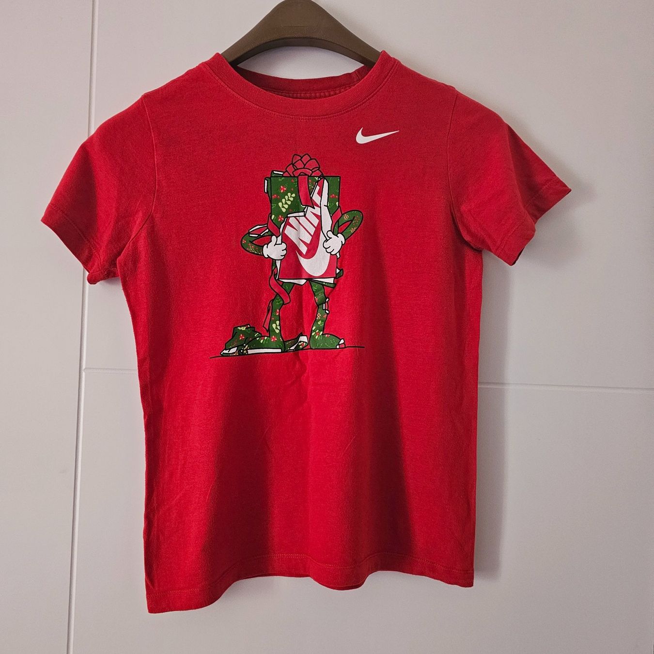 Nike Camicie, T-shirt & Polo: ***NIKE***Kinder T-Shirt Gr.M – Usato da Bronschhofen venduto da Xena37
