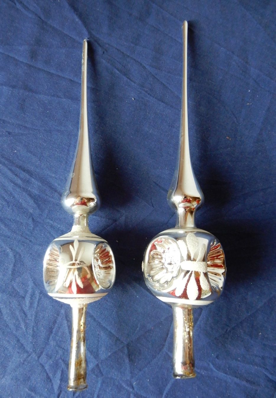Alle Dekorationen: 2 alte Christbaumspitzen aus Glas silberfarben – Gebraucht aus Senèdes von tintinette43 1