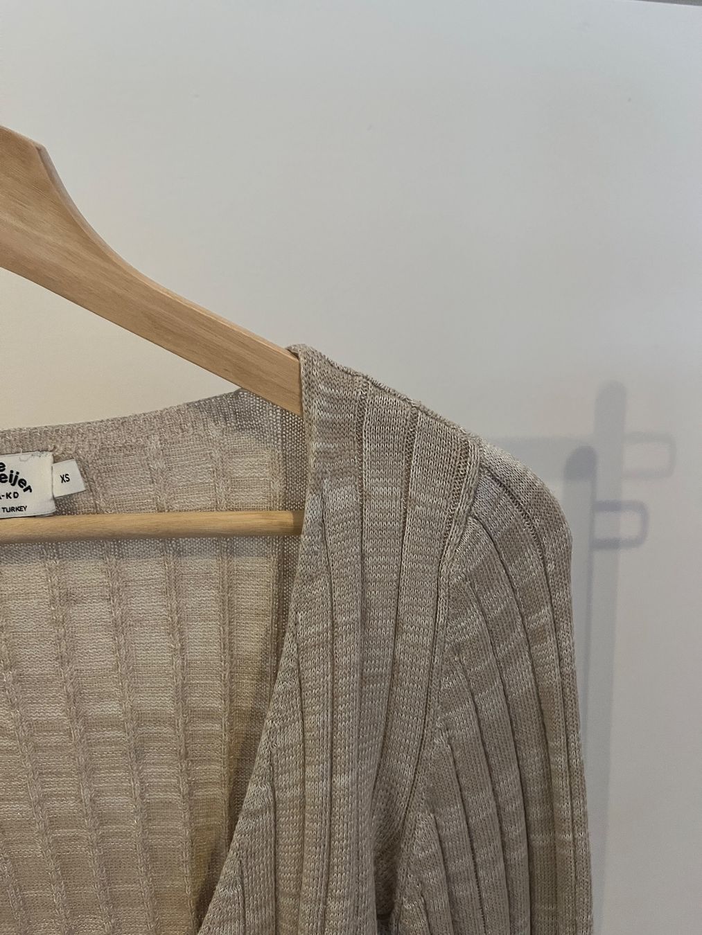Na-kd Top: Crop top à manche longue, col cache-cœur – Usato da Savagnier venduto da taianab 2