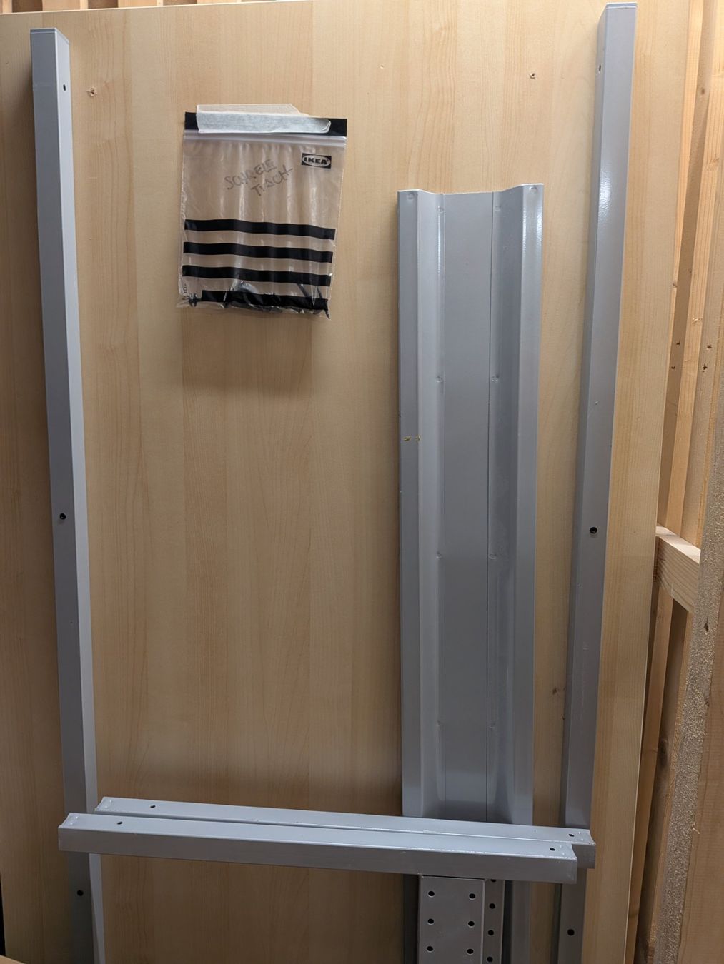 Ikea Scrivanie: Schreibtisch IKEA 160x80cm – Usato da Schlieren venduto da st.eve 1