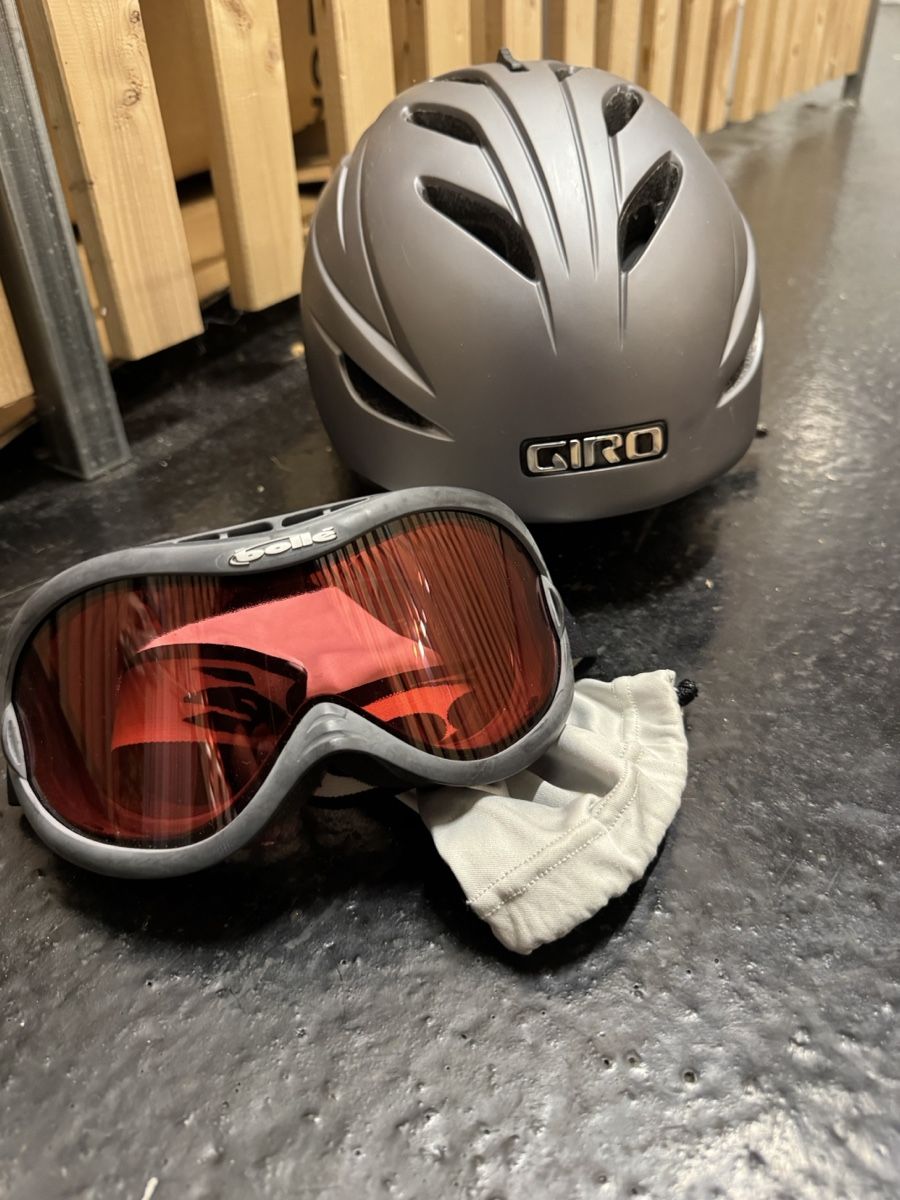 Giro Caschi: GIRO Skihelm & Skibrille – Usato da Kloten venduto da Tanjaselina