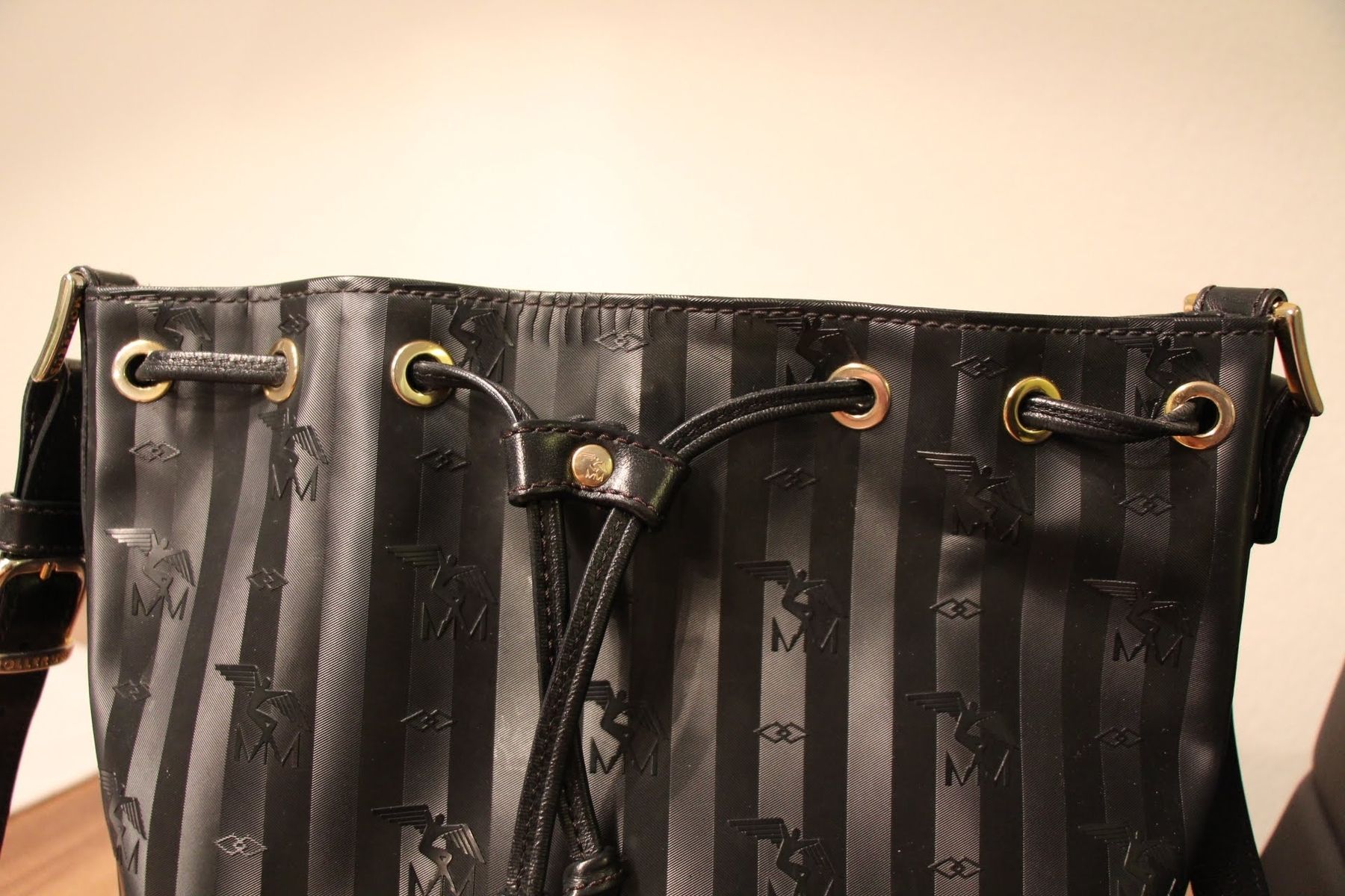 Maison Mollerus Taschen für Damen: Maison Mollerus Beuteltasche schwarz "Sion" – Gebraucht aus Bassersdorf von daniela_annacaterina 2