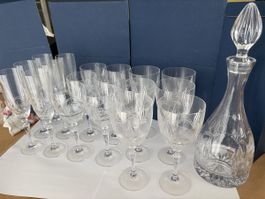 Carafe et verres divers en cristal