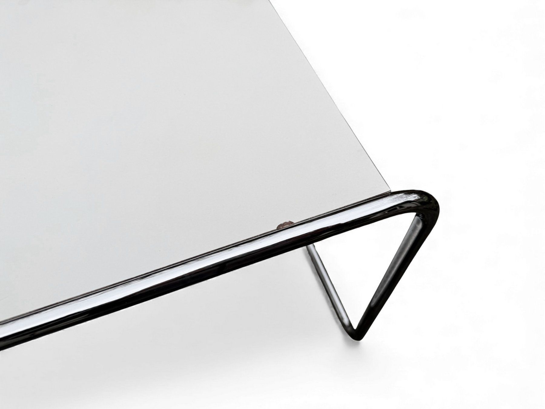 Thonet Tavoli: Beistelltisch Thonet B9 // Marcel Breuer // C – Usato da Schinznach-Dorf venduto da mix 2