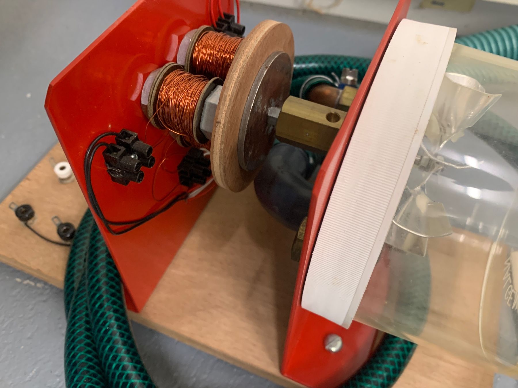 Kit di costruzioni: Generator Bastelsatz Drehstrom Modell mit Anleitung – Usato da Wildegg venduto da Elefant42 3