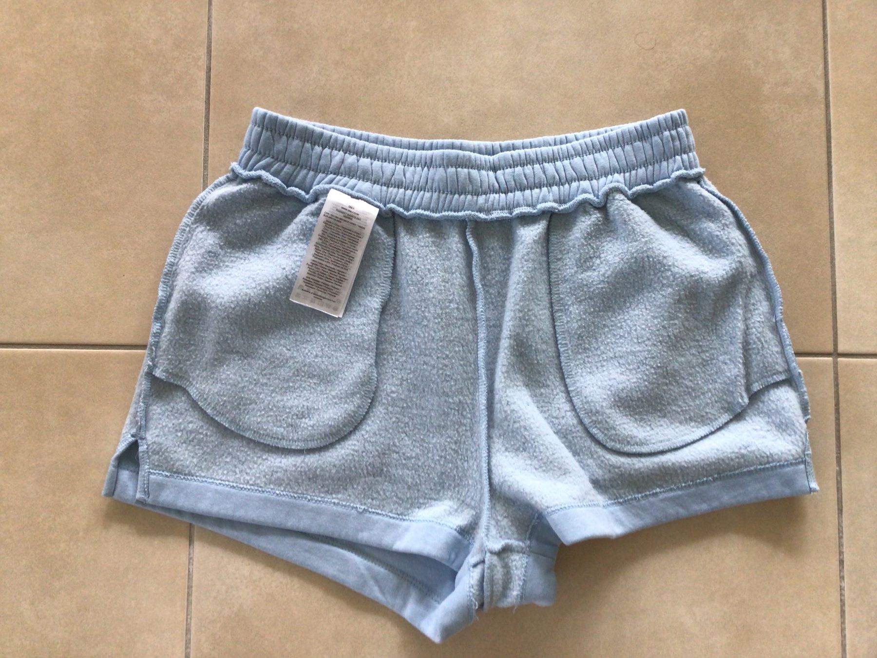 Pantaloni: hellblaue Shorts, Grösse M – Usato da Frauenfeld venduto da Stehojen 7