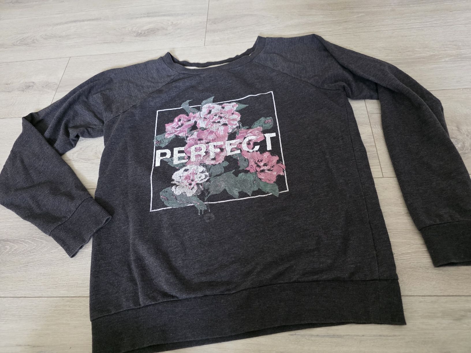 Maglioni & Felpe: Pullover Clockhouse grau Blumenprint Grösse L gebraucht – Usato da Wigoltingen venduto da Zuckerfee84 1