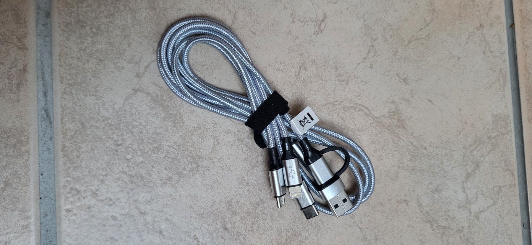 Cavi: 3in1 USB Aufladekabel für Iphone und Android Silber – Usato da Münsingen venduto da Heroism2010