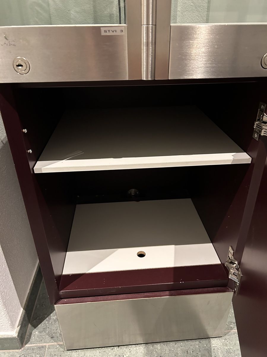 Vetrine: [NEU]: Glas Vitrine mit Beleuchtung – Nuovo (secondo la descrizione) da Arni AG venduto da CreaFlex 1
