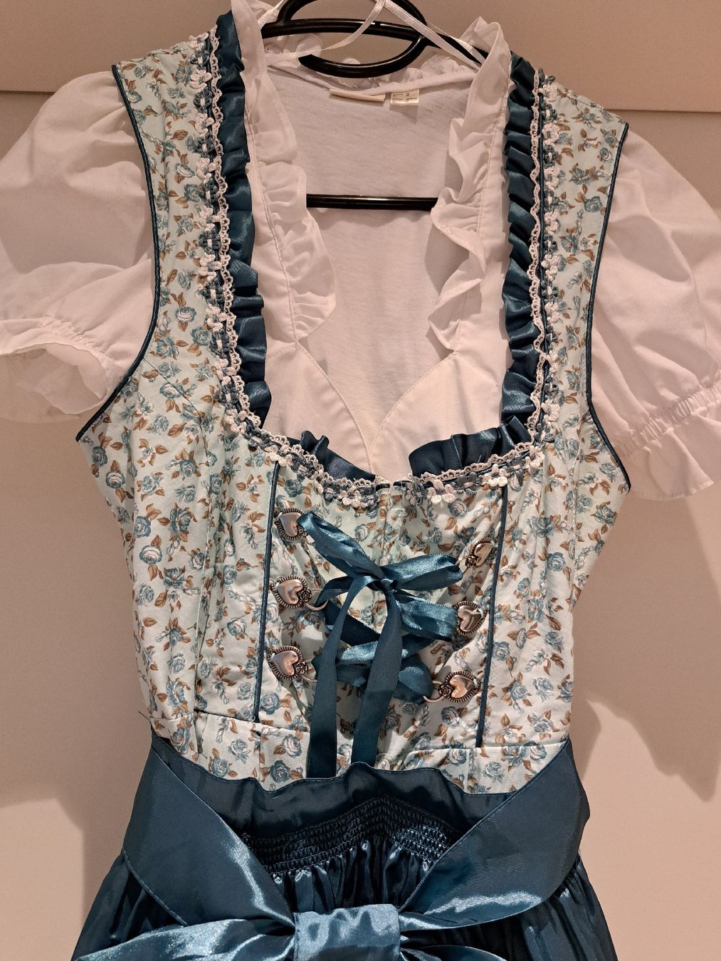 Robes: Dirndl 38 – D'occasion à Amriswil par Adihas