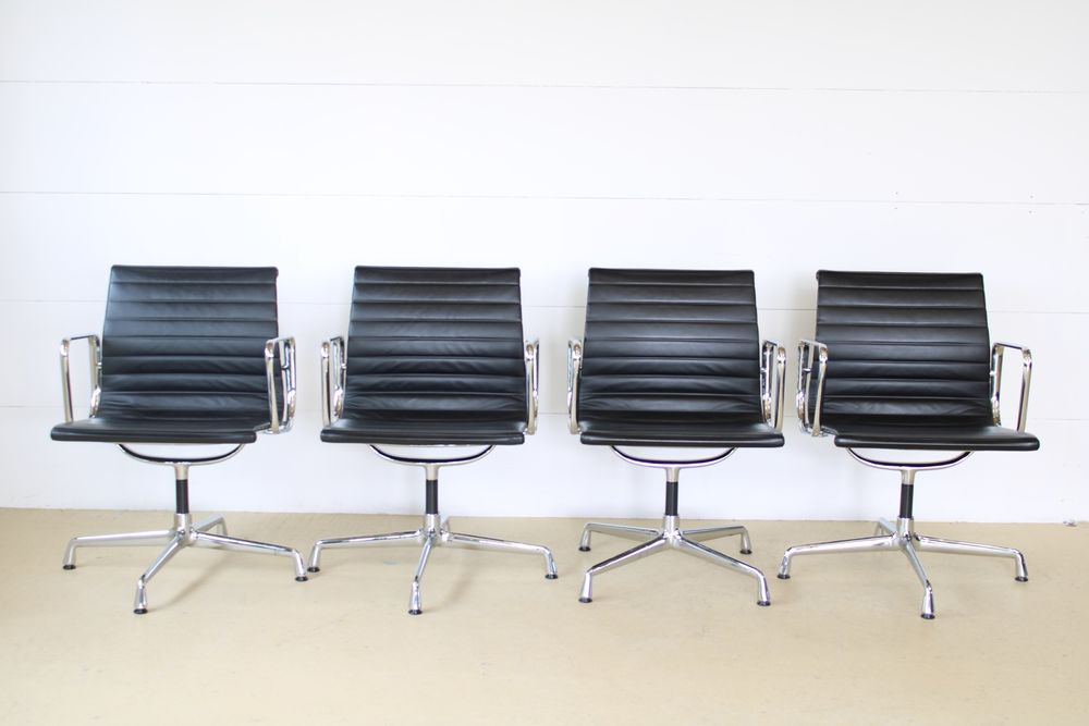 Vitra Eames Stühle EA108,  Leder und drehbar 3