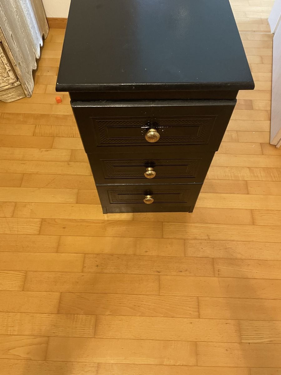 Comodini: Two bedside tables black 3 drawers used – Usato da Grüt (Gossau ZH) venduto da jwa_gx68 1