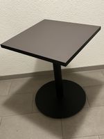 Table TON carrée noire - Design élégant et pratique!