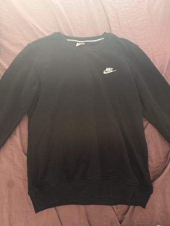 Schwarzer Nike Pullover
