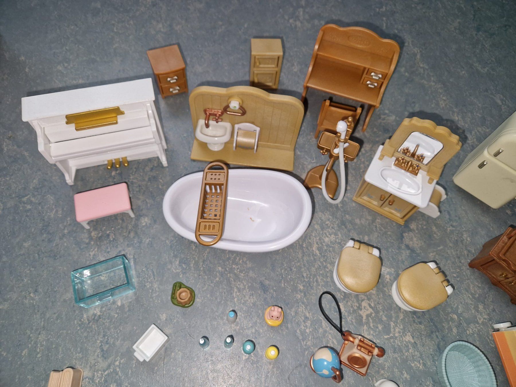 Sylvanian families Spielzeuge: Sylvanian Families Möbel und klein Teile – Gebraucht aus Hitzkirch von Wakko27 1