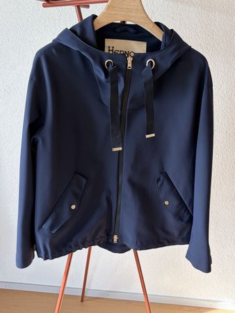 Veste à capuche Herno bleu marine taille 44 état neuf