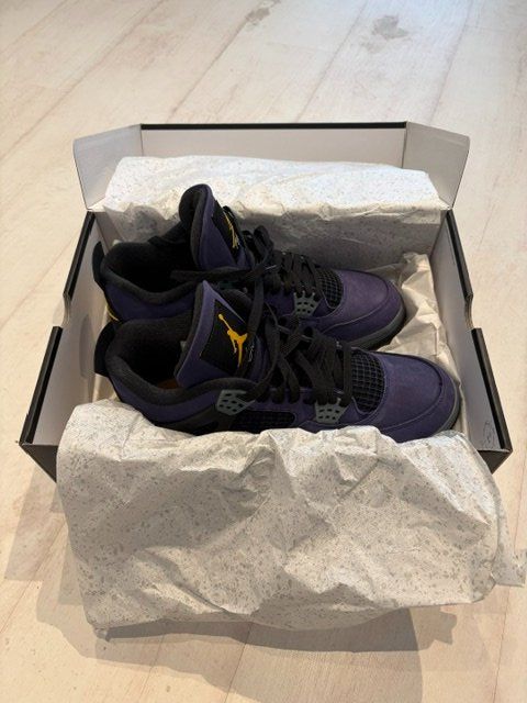 Nike Herrenschuhe: Nike Air Jordan 4 Retro – Neu und originalverpackt aus Neuchâtel von man_h9fp