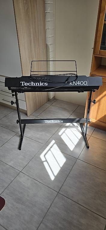 Musikinstrumente: Technics SX-KN400 Keyboard  mit Ständer & Notenhalter – Gebraucht aus Liestal von mat_vkf5