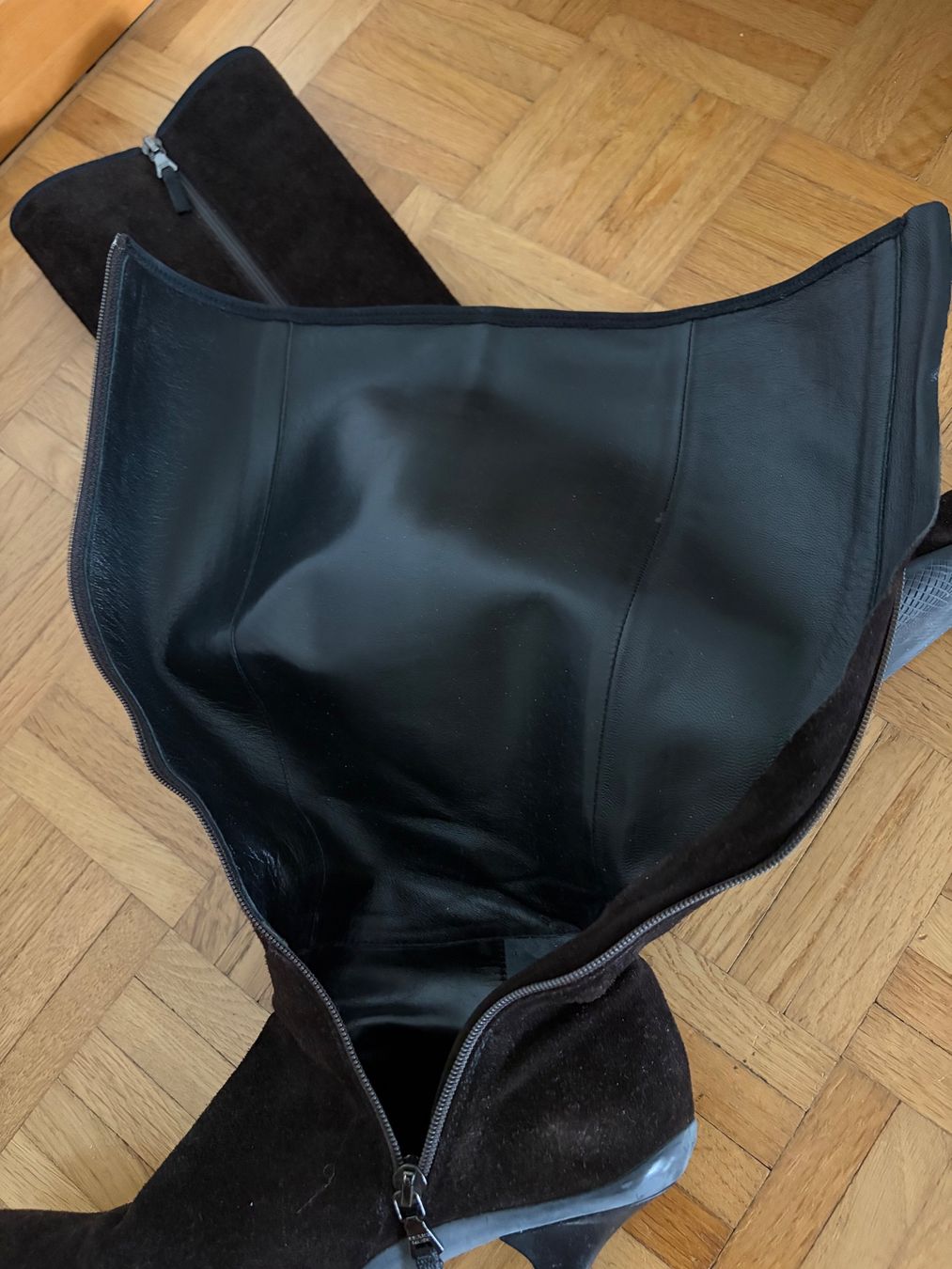 Prada Damenschuhe: Prada Stiefel – Gebraucht aus Luzern von Lampion 5